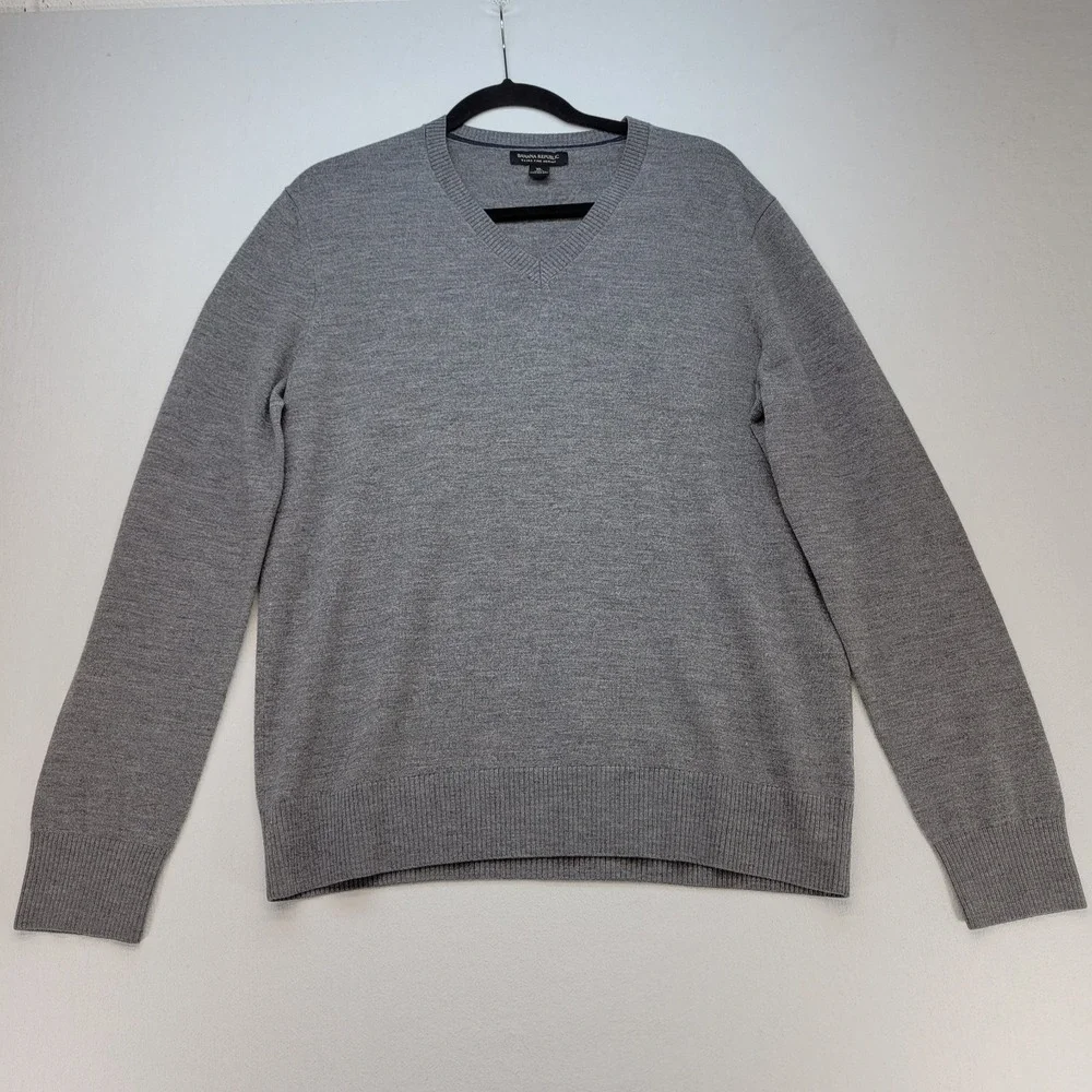 Banana Republic Sweater Mens XL Gray 100% Merino Wool‎ V-Neck Classic